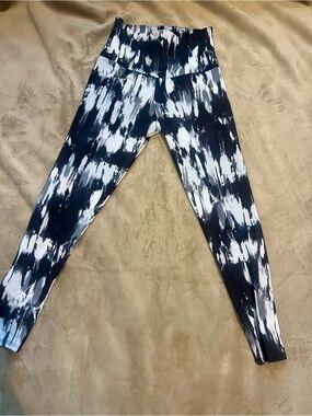 Onzie Black & White Tie-Dye High-Waist Leggings